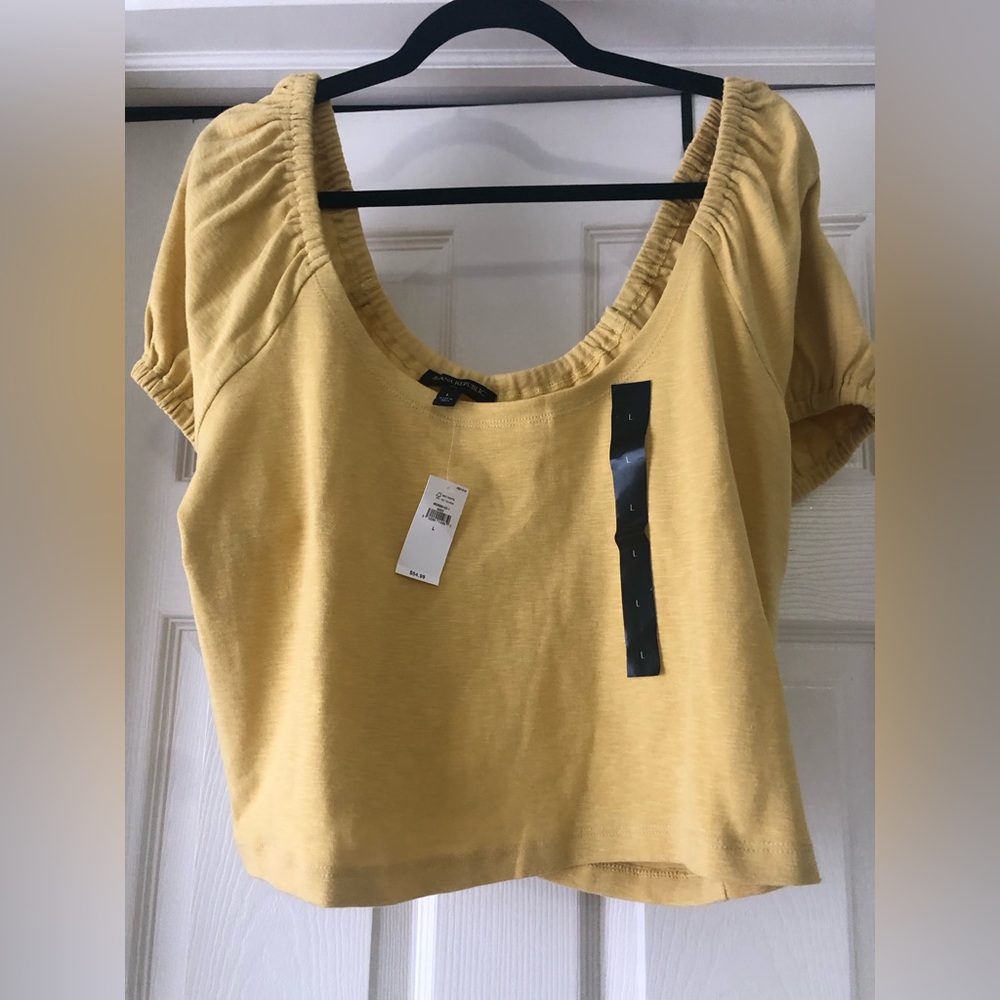 Banana Republic NWT soft mustard yellow cropped top size large